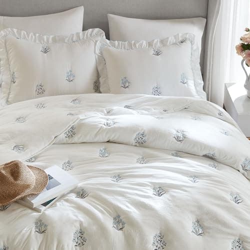 Intelligent Design Aglaia Full... Quilt Set with 2 Pillow Shams